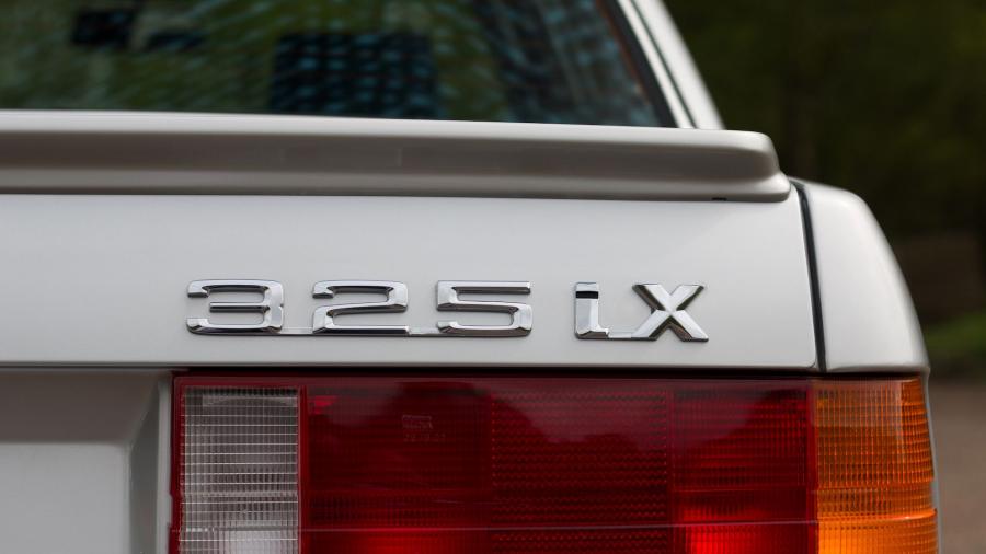 Логотип BMW 325iX Sedan (E30) 1986 года  (EU) (фото 22 из 25)